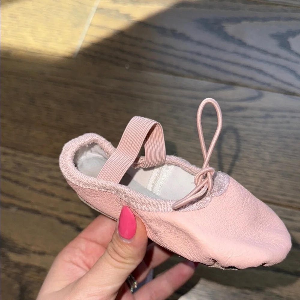 Pink Ballet Slippers with Elastic Strap and Bow stelle size 3/4 baby